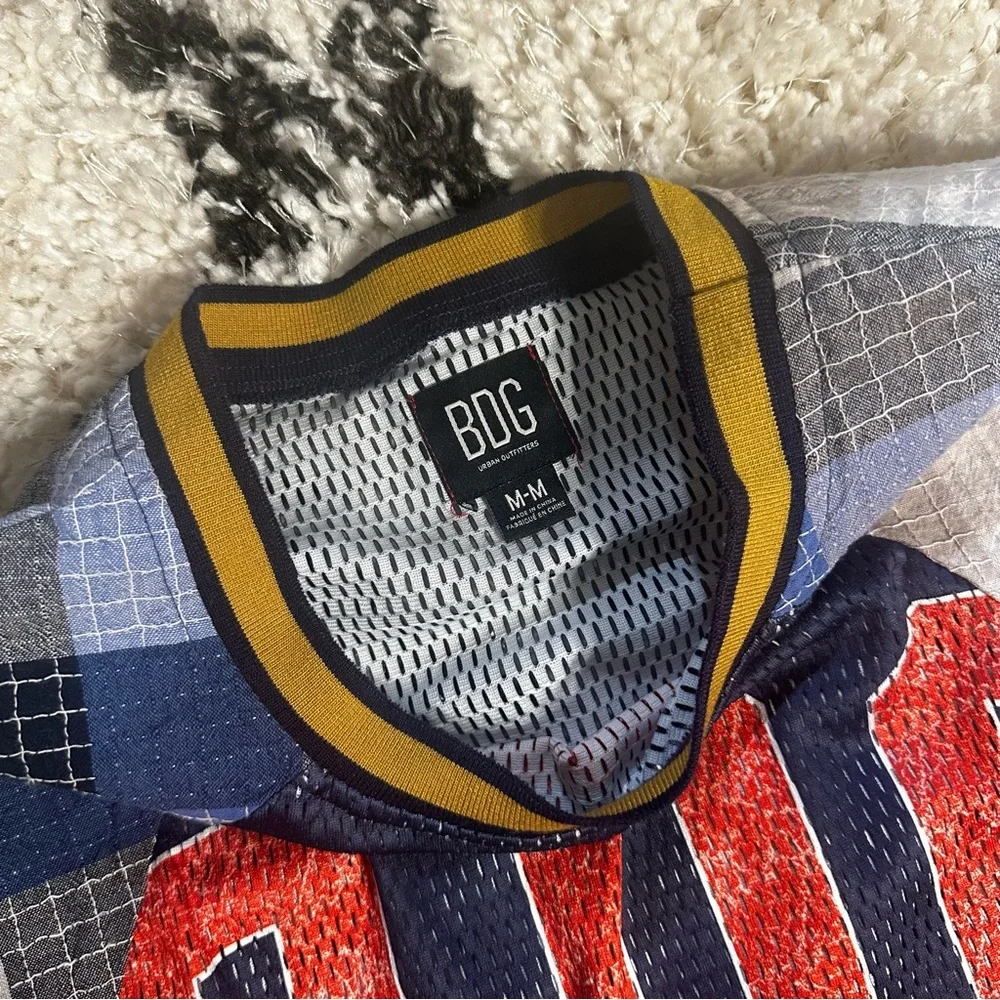 BDG Woman’s Cropped Top - Picture 2 of 3